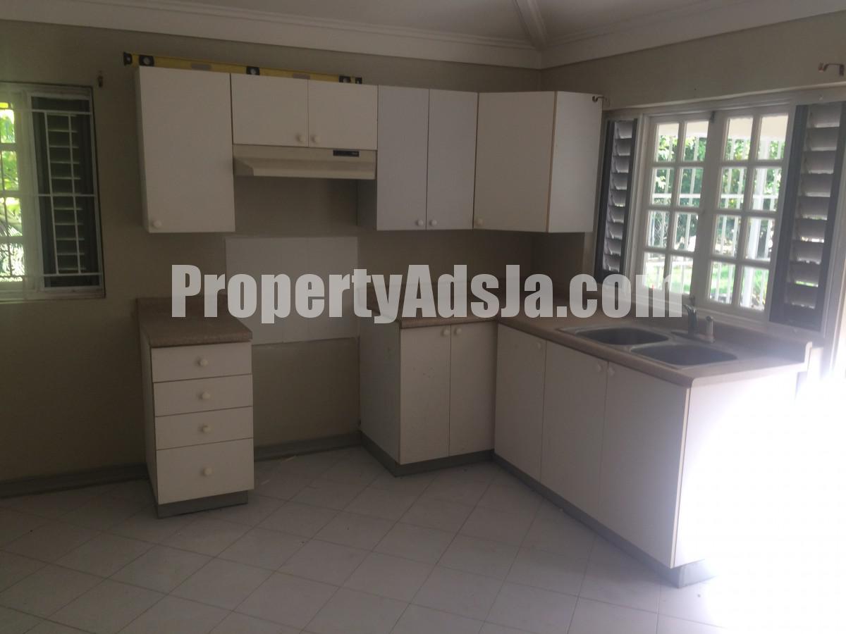Apartment For Rent in Coopers hills Redhills, Kingston / St. Andrew