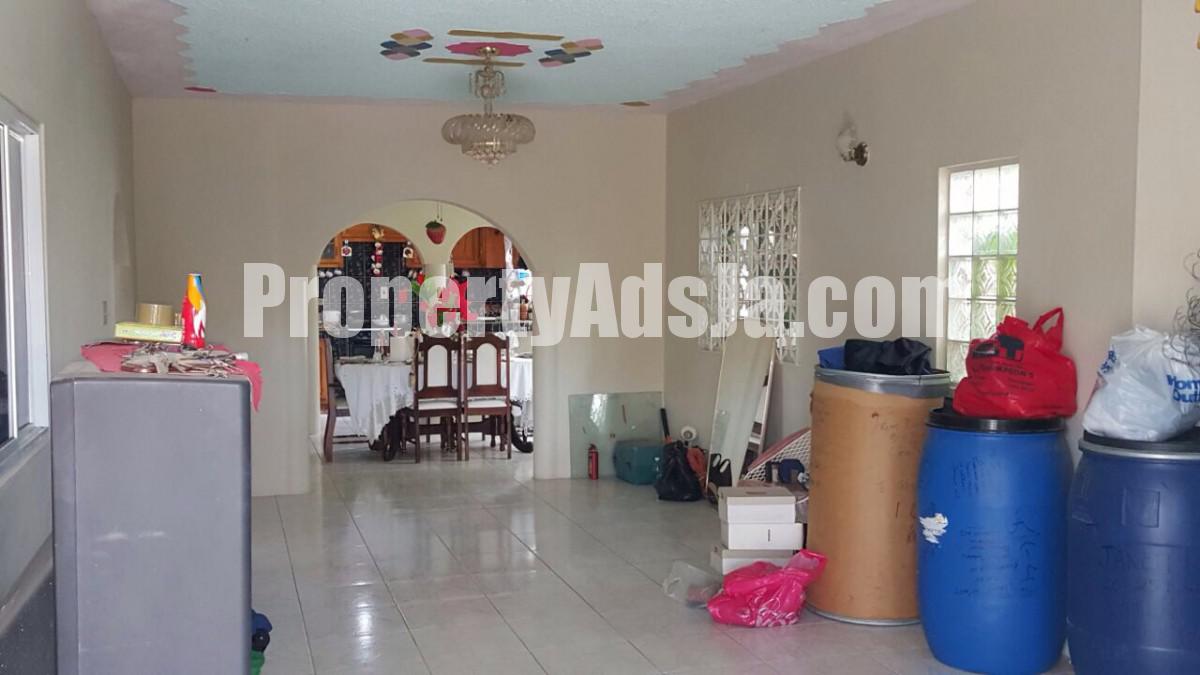 House For Sale in Sydenham Gardens, St. Catherine Jamaica