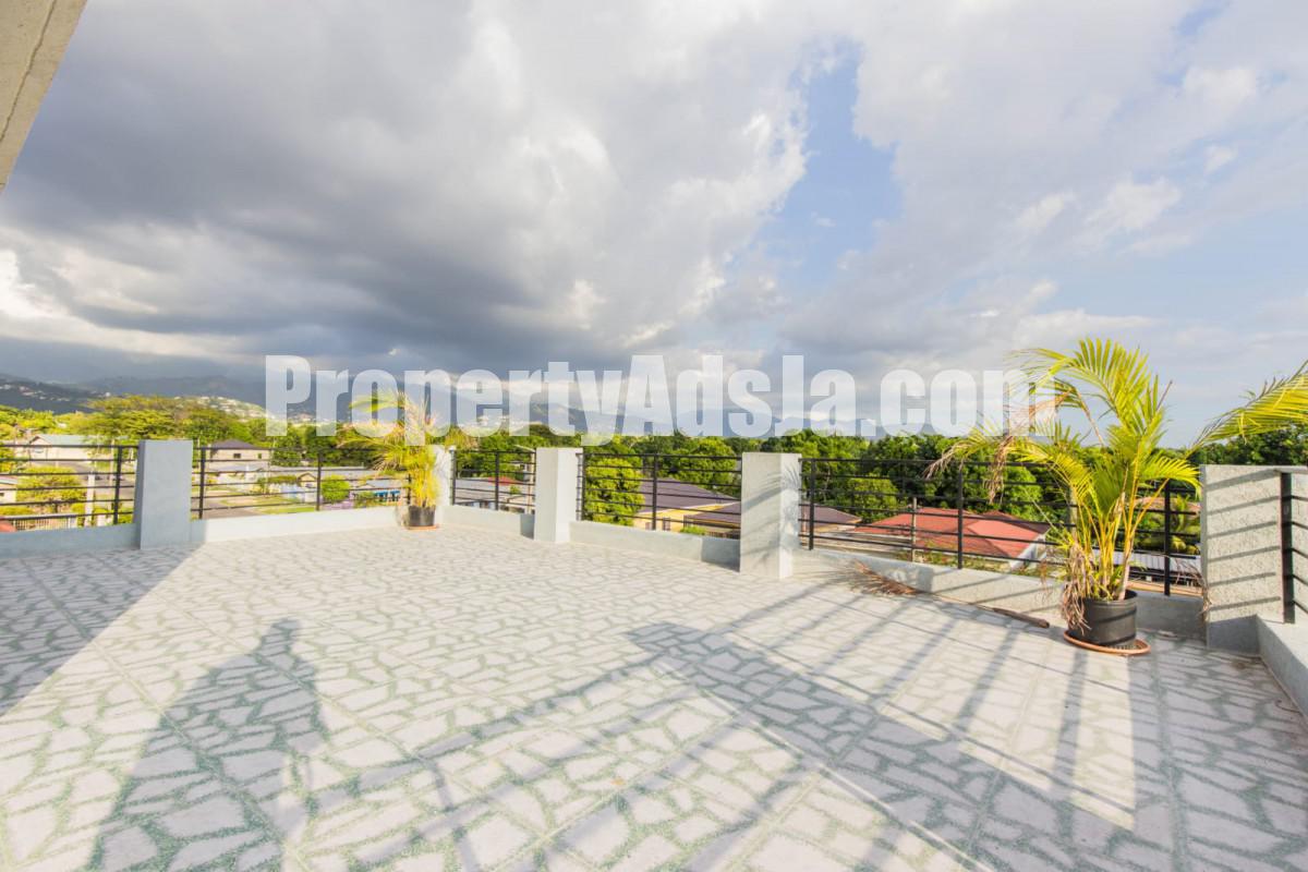Apartment For Sale in Queensbury Pembroke Hall, Kingston / St. Andrew