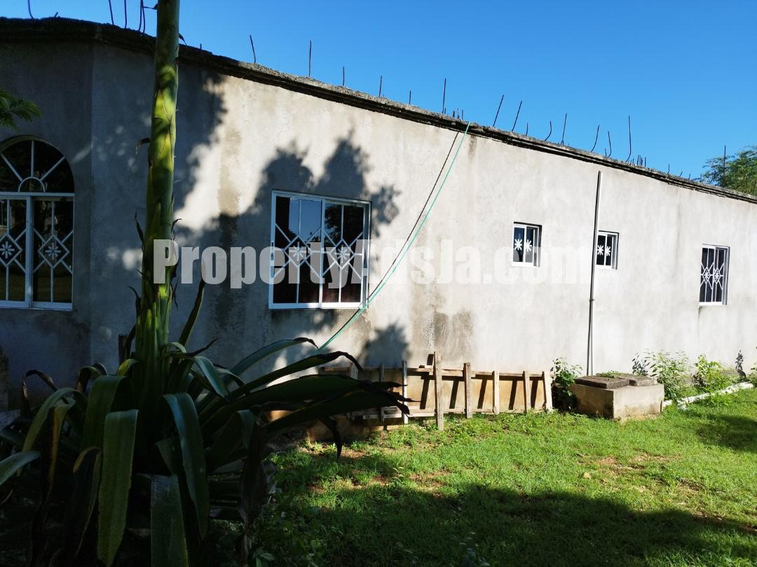 House For Sale in Birds Hill, Clarendon Jamaica
