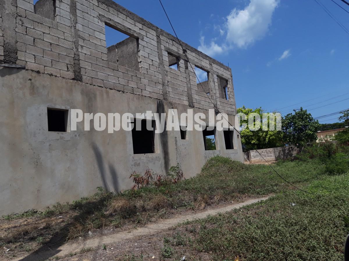House For Sale in Portmore pines, St. Catherine Jamaica