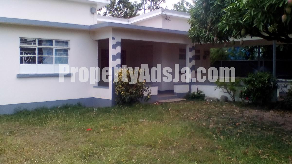House For Sale in MOLYNES GARDENS, Kingston / St. Andrew Jamaica