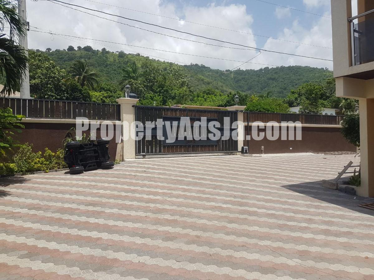 House For Sale in Hope Pastures, Kingston / St. Andrew Jamaica