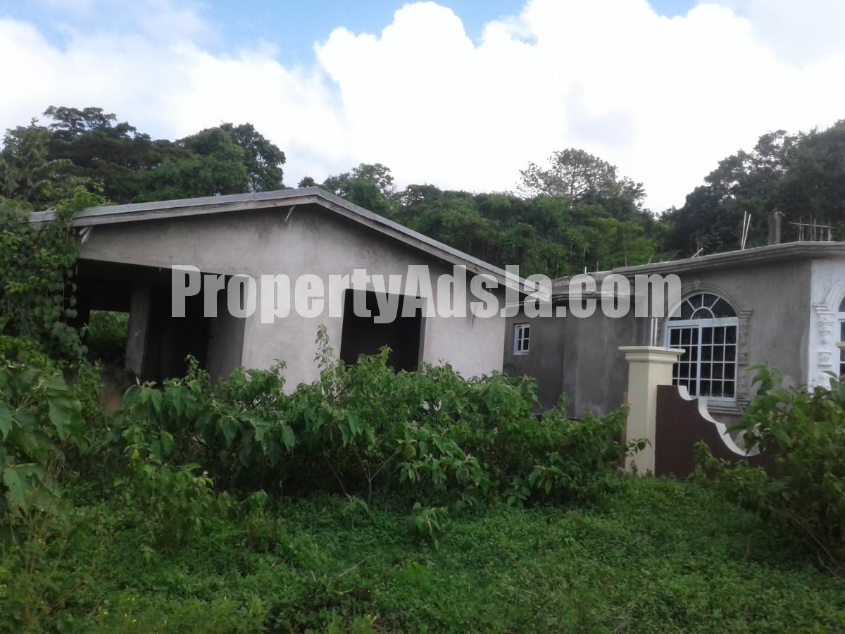 House For Sale in Duncans, Trelawny Jamaica