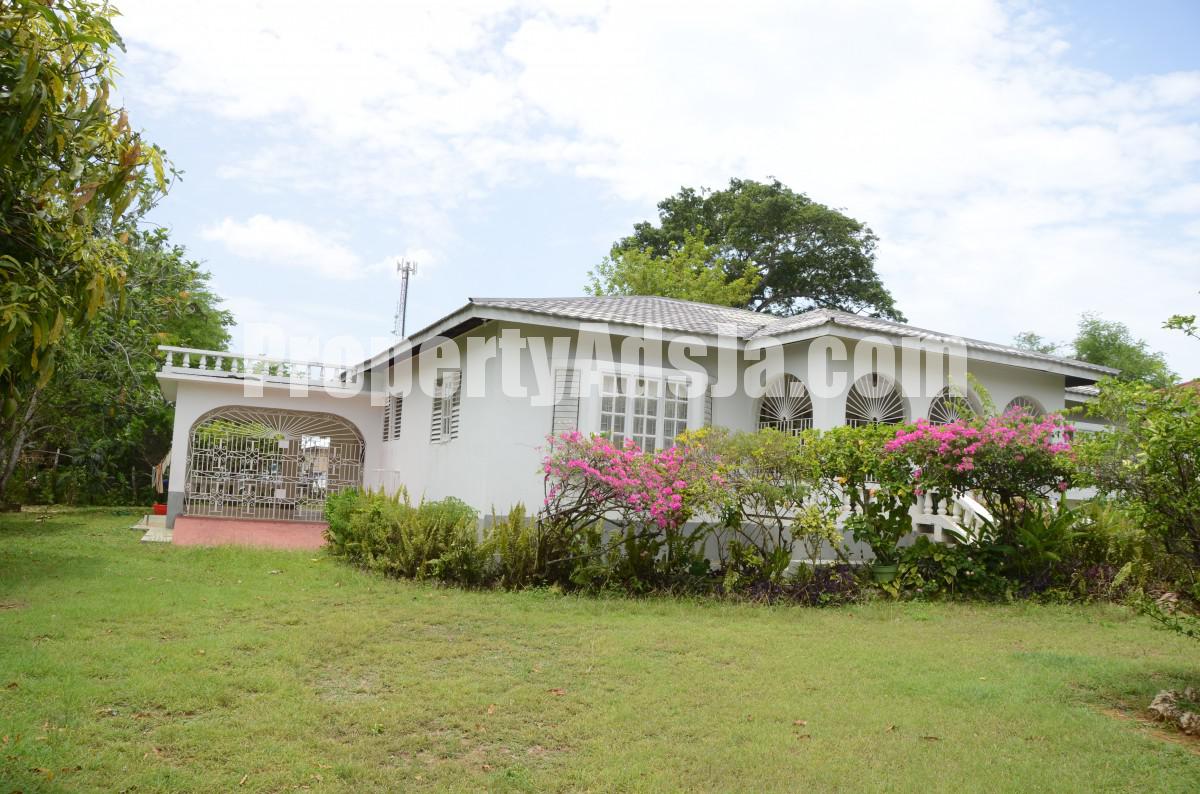 House For Sale in Black River, St. Elizabeth Jamaica