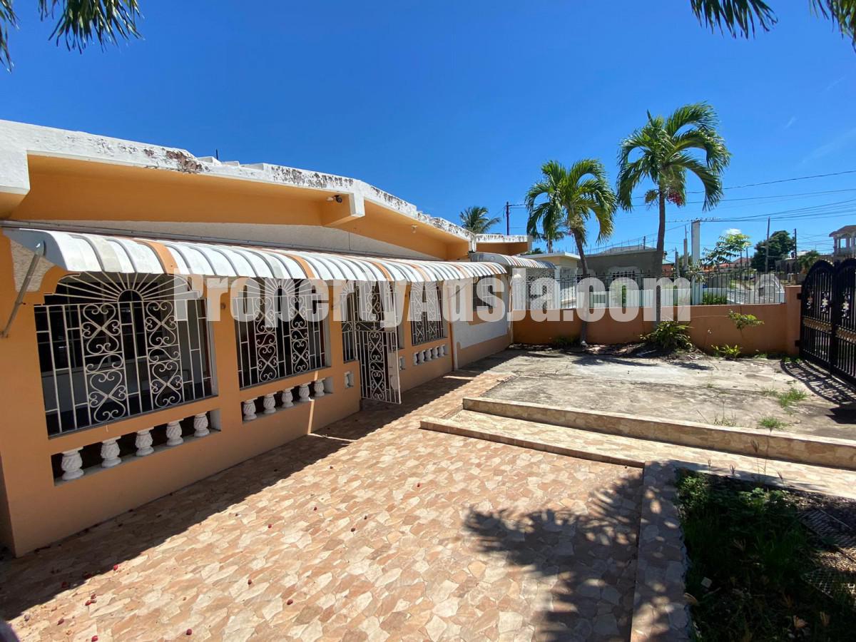 House For Sale in Mineral Heights, Clarendon Jamaica