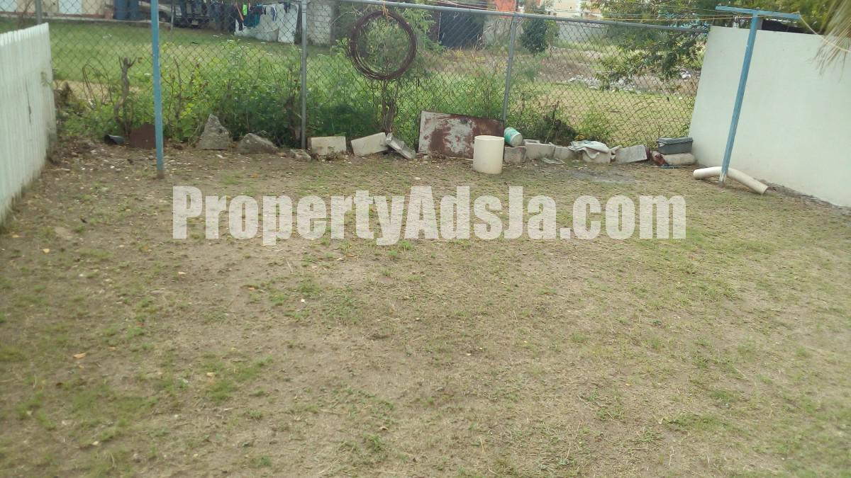 Townhouse For Sale in Ensom City, St. Catherine Jamaica