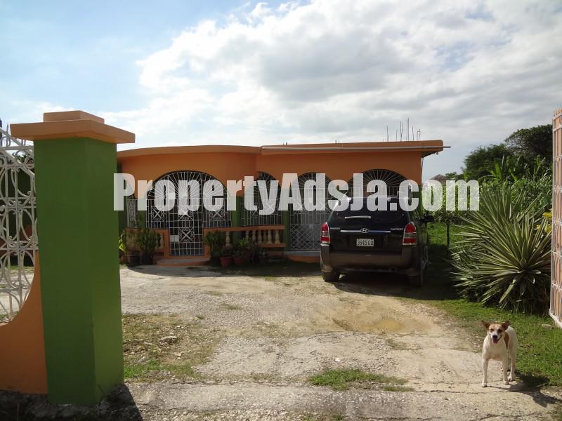 House For Sale in Sav la Mar, Westmoreland Jamaica
