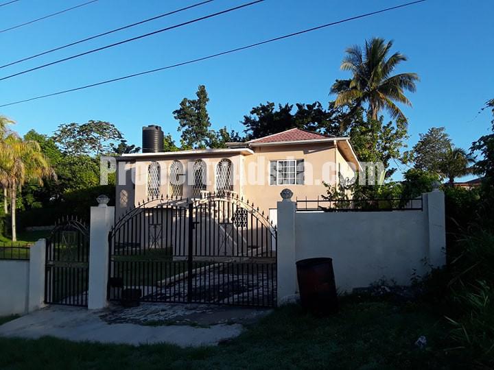 House For Sale in Santa Cruz, St. Elizabeth Jamaica