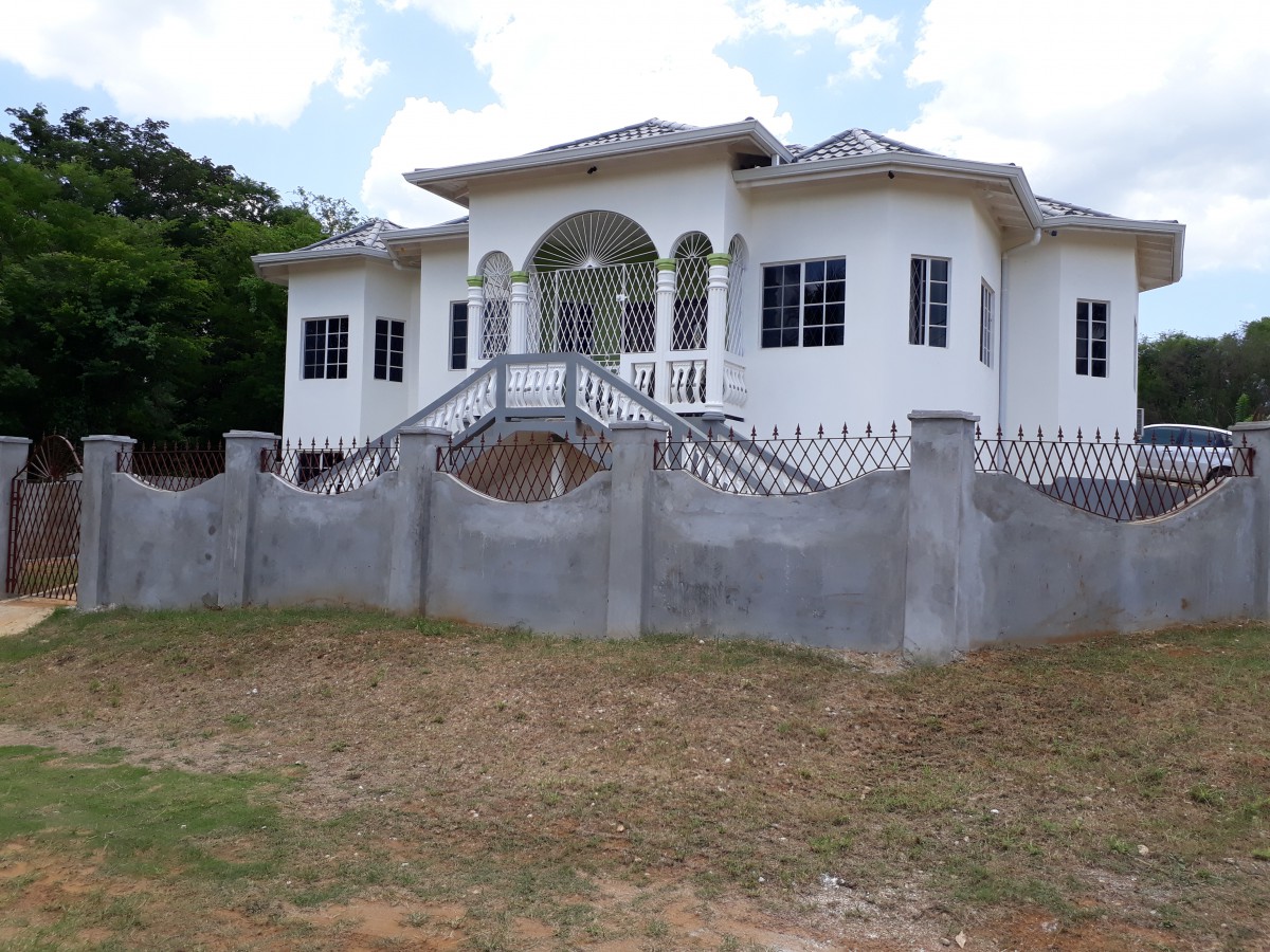 House For Sale in Santa Cruz St Elizabeth Jamaica 