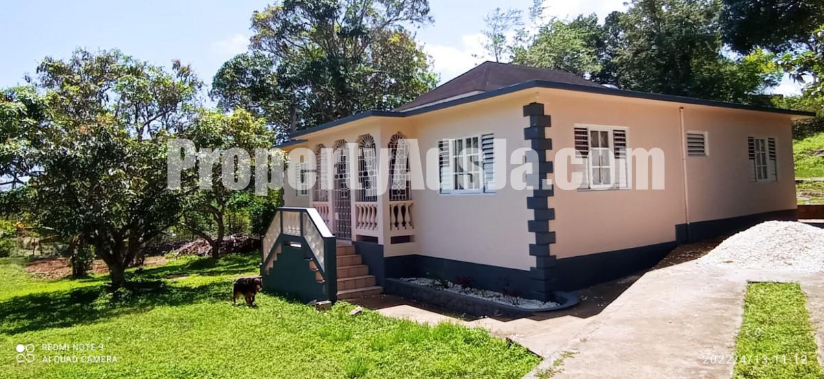 House For Sale in Chatham PA, St. James Jamaica