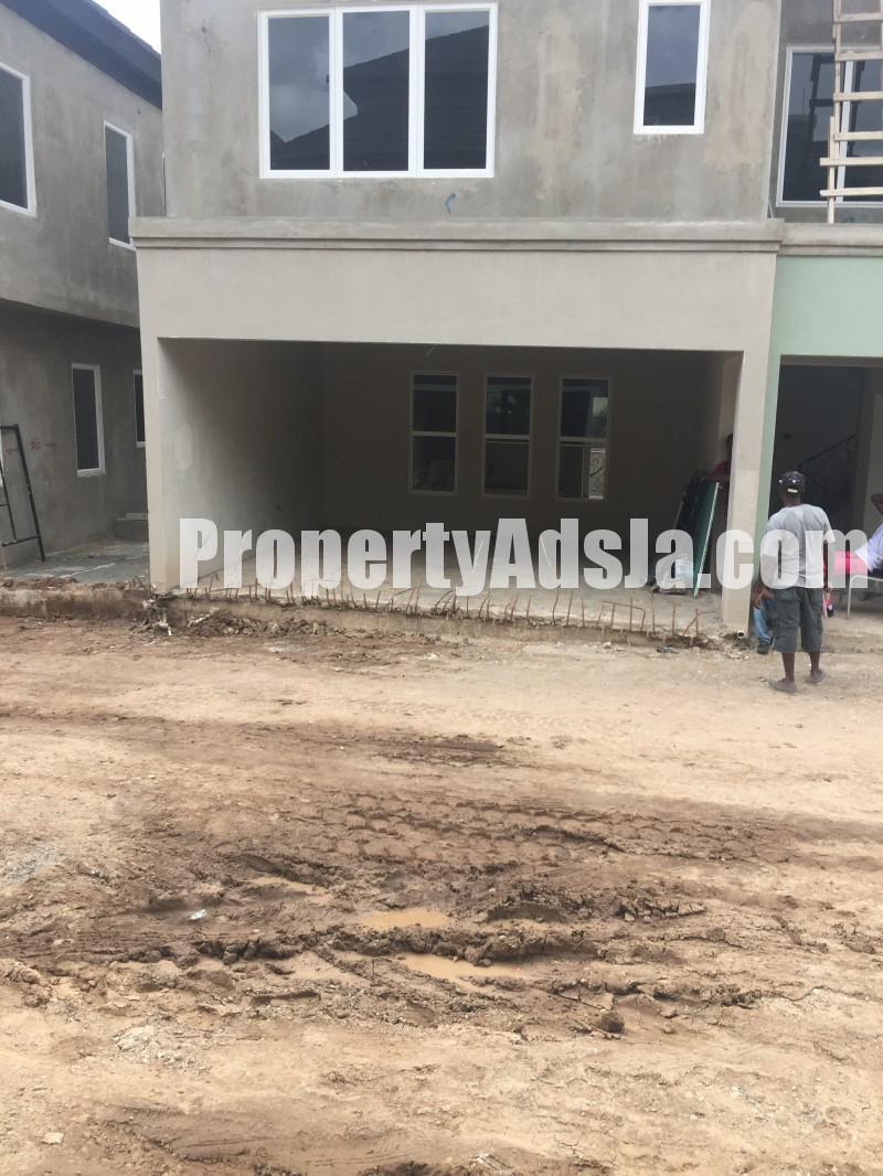 Townhouse For Sale in JACKS HILL, Kingston / St. Andrew Jamaica