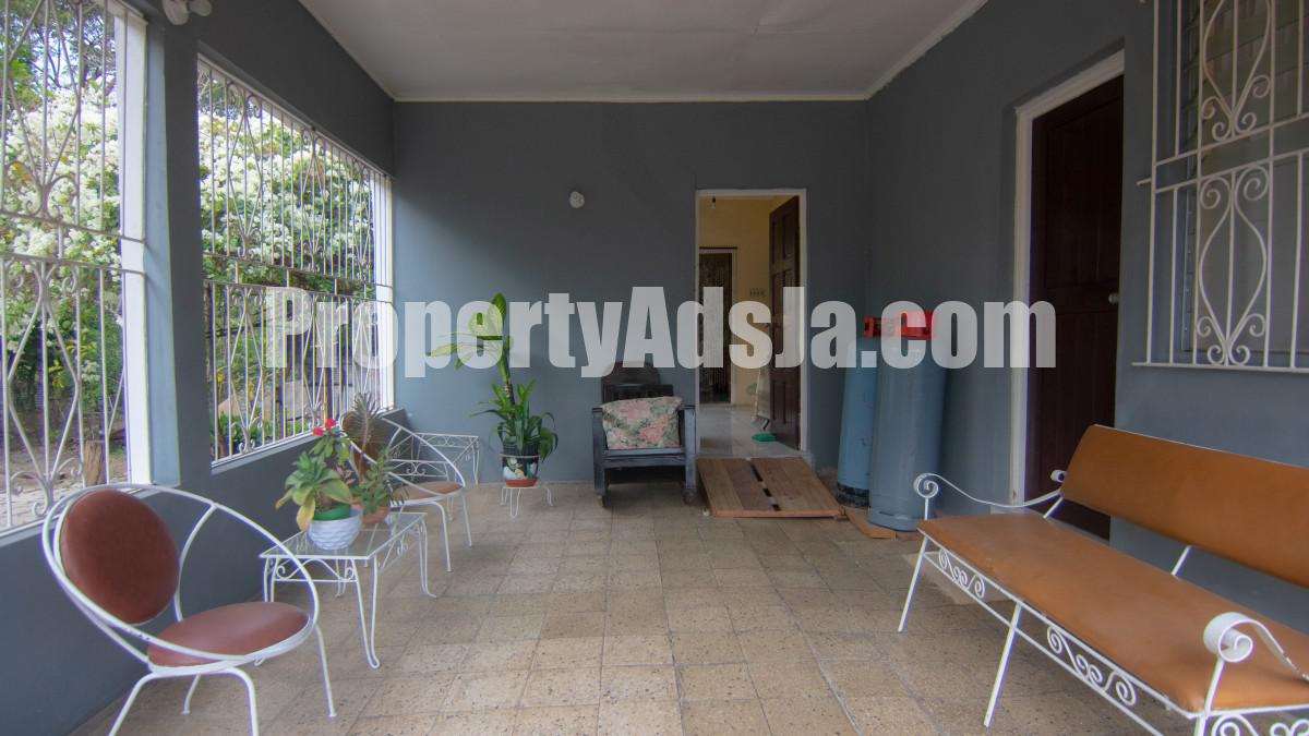 House For Sale in Near Denbigh, Clarendon Jamaica