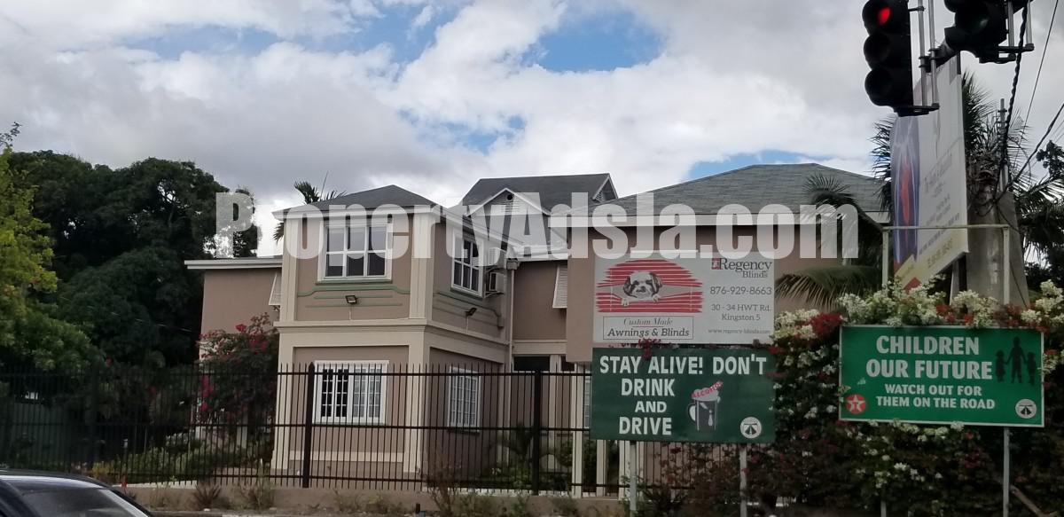 Commercial building For Rent in Half way tree, Kingston / St. Andrew