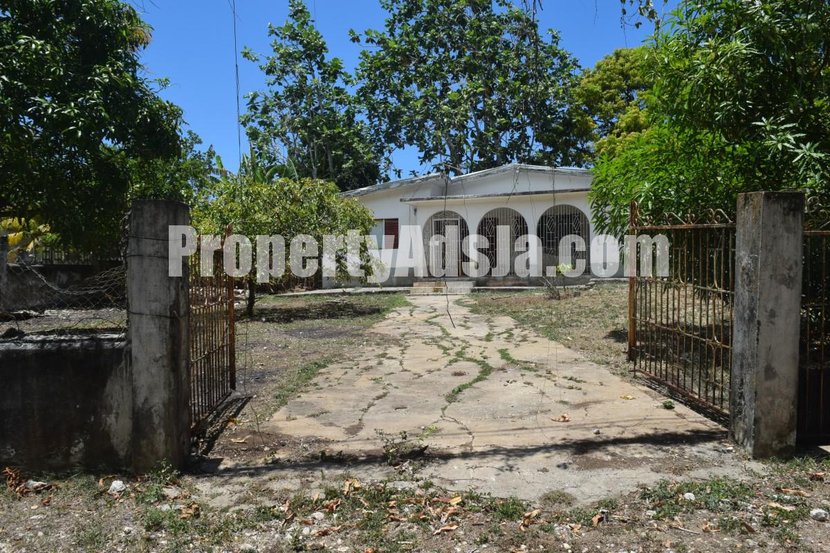 House For Sale in IRWIN, St. James Jamaica