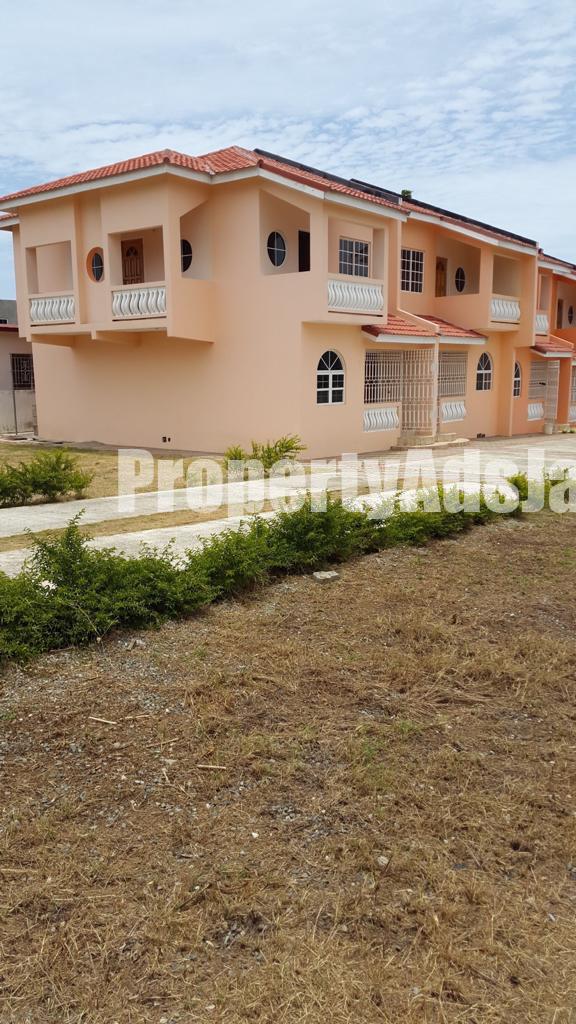 Townhouse For Sale in Albion estate, St. Thomas Jamaica