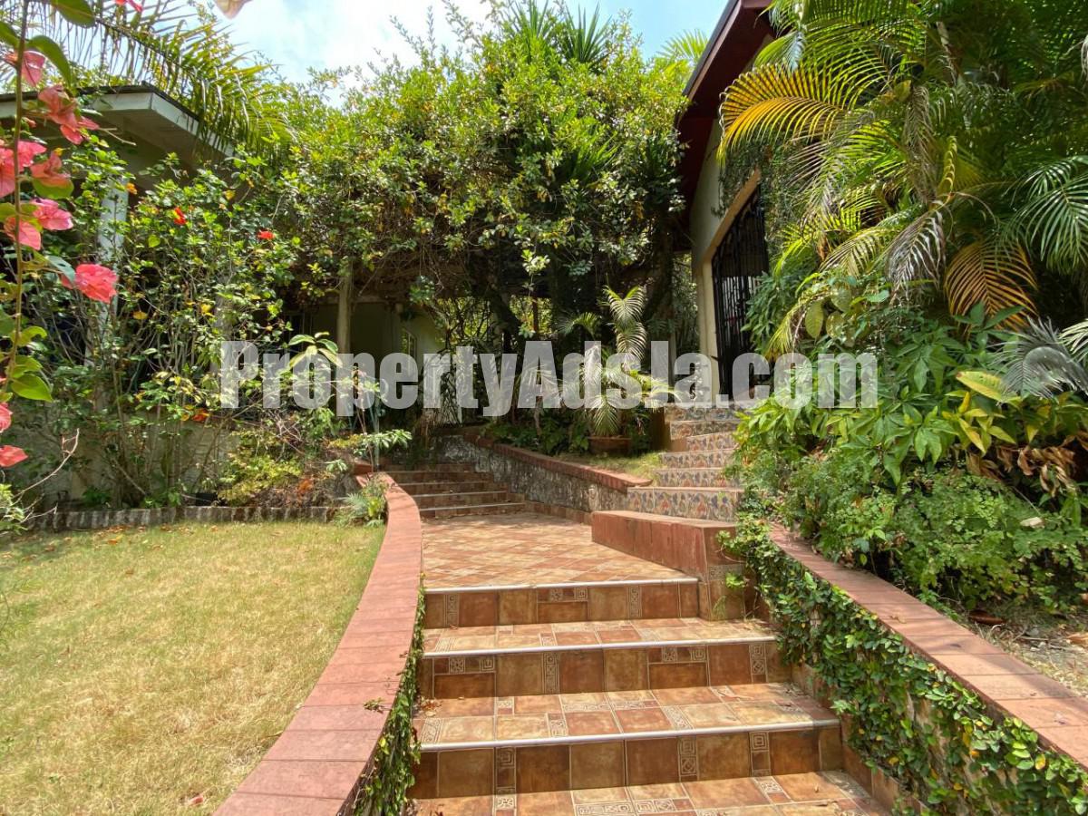 House For Sale in Stillwell, Kingston / St. Andrew Jamaica