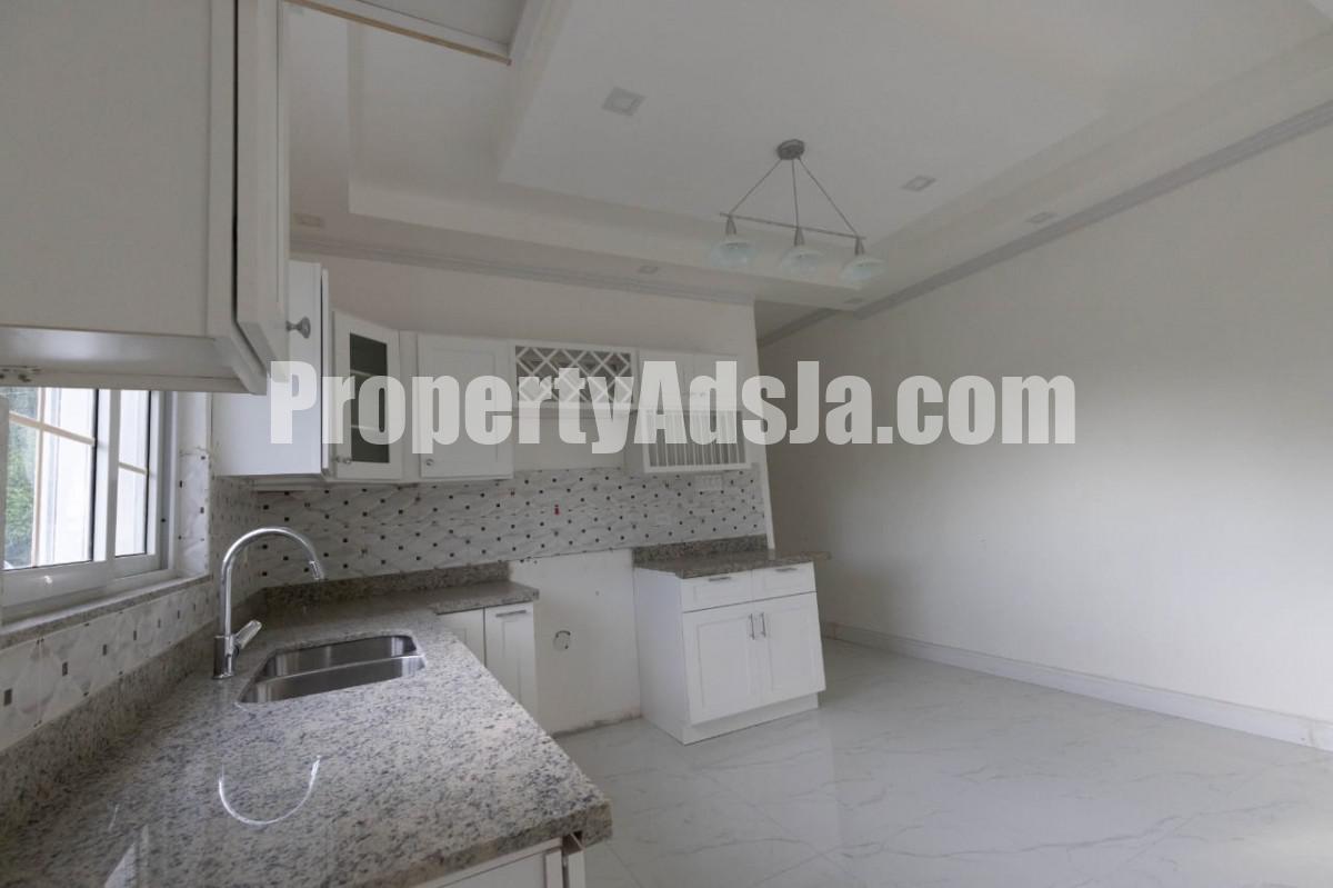 Apartment For Sale in Queensbury Pembroke Hall, Kingston / St. Andrew