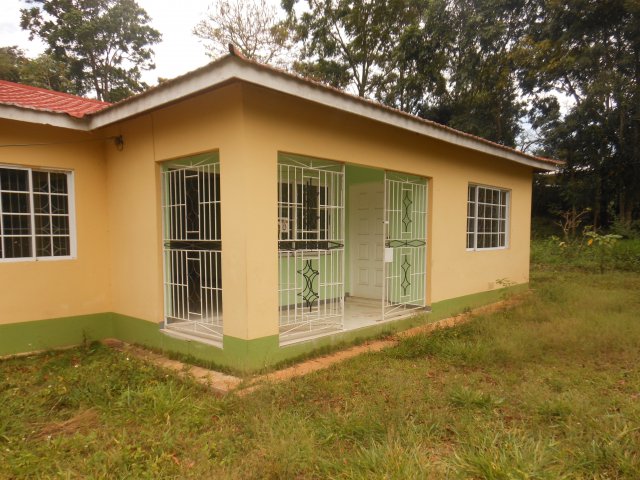 House For Rent in Mandeville, Manchester Jamaica - PropertyAdsJa.com