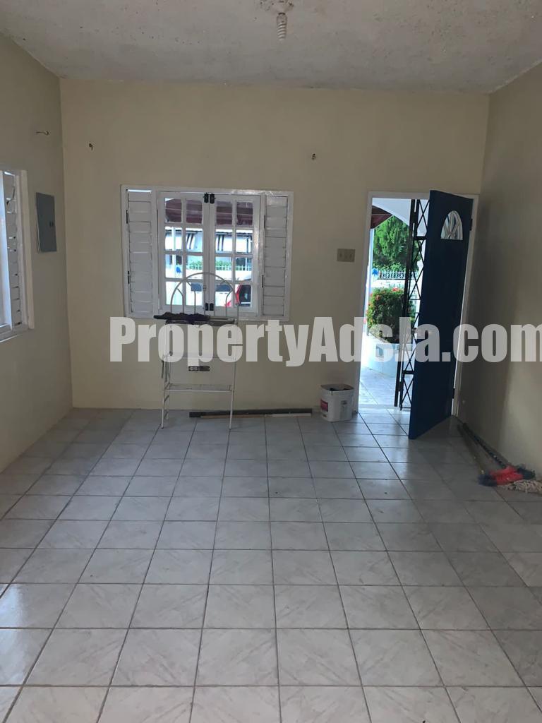 Flat For Rent in Queensborough, Kingston / St. Andrew Jamaica