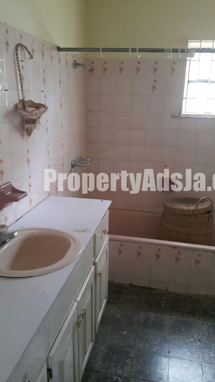 House For Sale in Beggars Bush Spanish Town, St. Catherine Jamaica