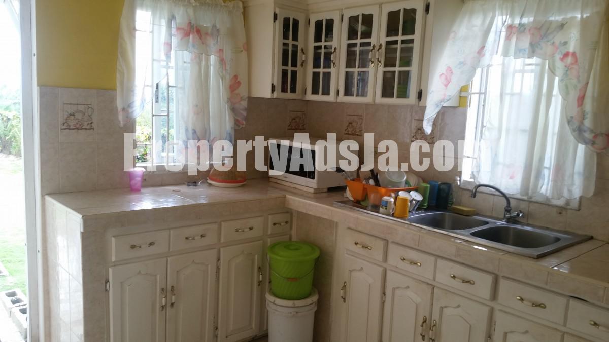 House For Sale in Lawrence Tavern, Kingston / St. Andrew Jamaica