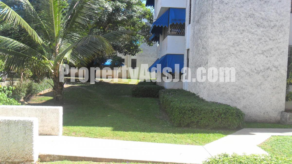 Apartment For Sale in OAKLAND COURT, Kingston / St. Andrew Jamaica