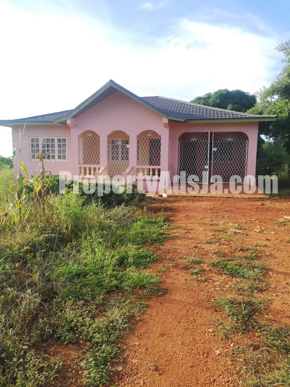 House For Sale in Comma Pen, St. Elizabeth Jamaica
