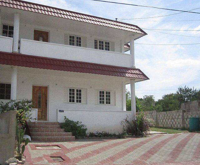 Townhouse For Rent in Pines of Karachi, Kingston / St. Andrew Jamaica