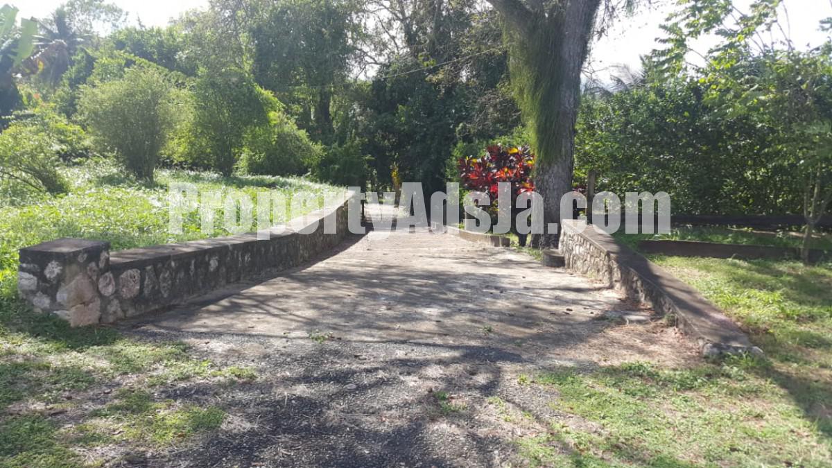 Commercial/farm land For Sale in Linstead, St. Catherine Jamaica