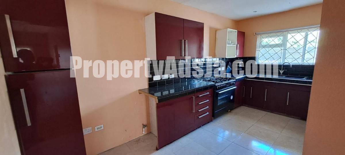 House For Rent in Molynes Road, Kingston / St. Andrew Jamaica