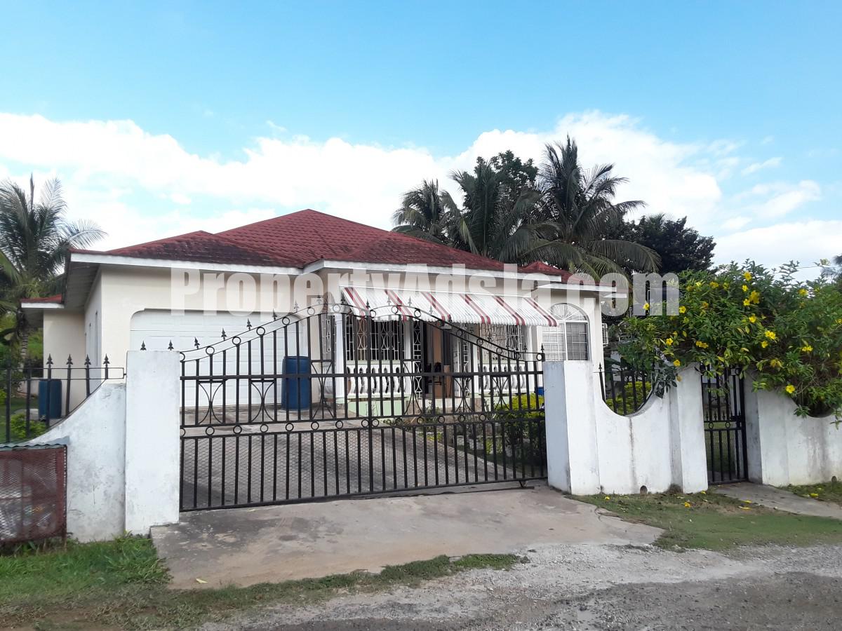 House For Sale in Santa Cruz, St. Elizabeth Jamaica