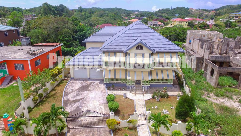 House For Sale in Hatfield, Manchester Jamaica
