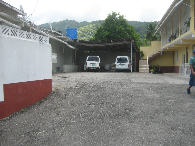 Commercial building For Sale in Frankfield, Clarendon Jamaica
