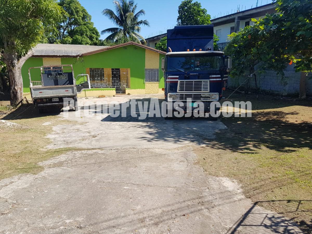 House For Sale in Friendship Santa Cruz, St. Elizabeth Jamaica
