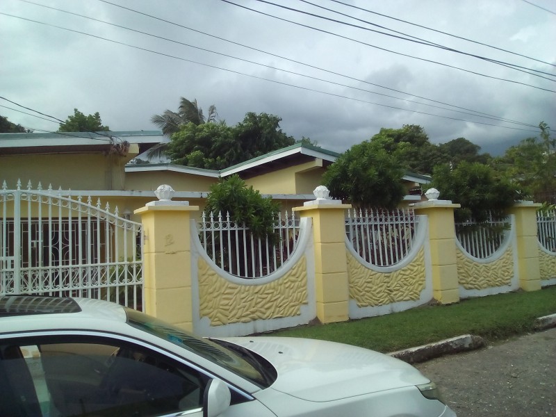 Flat For Rent in Off Manning Hills Road, Kingston / St. Andrew Jamaica