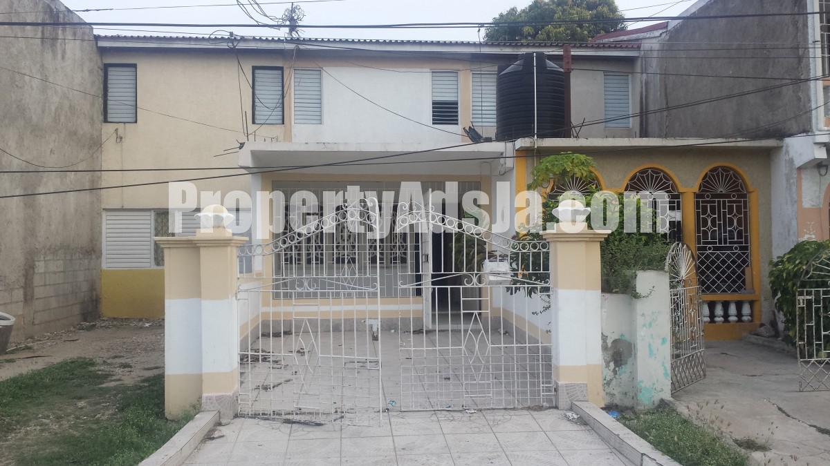 Townhouse For Sale in Gregory Park Portmore, St. Catherine Jamaica