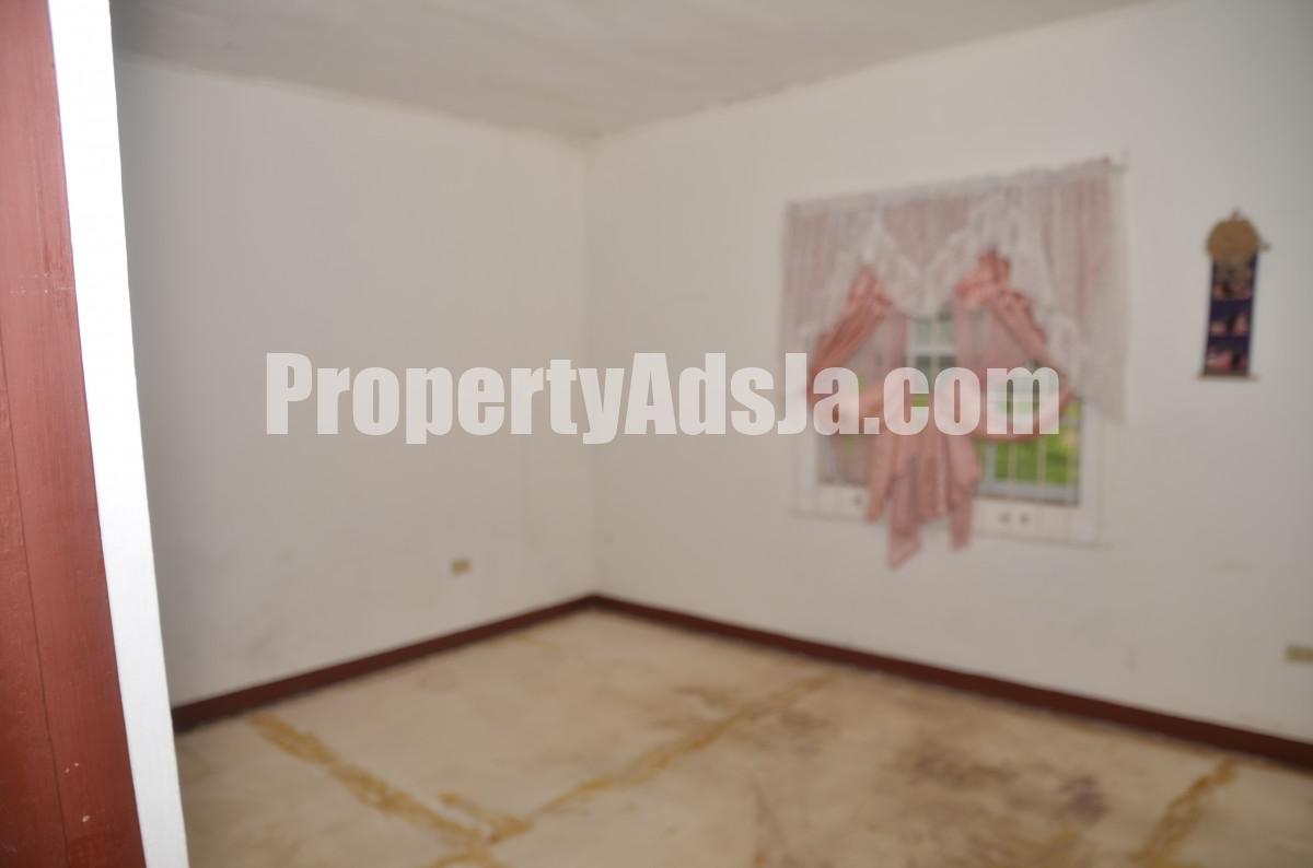 House For Sale in Caledonia Meadows, Manchester Jamaica