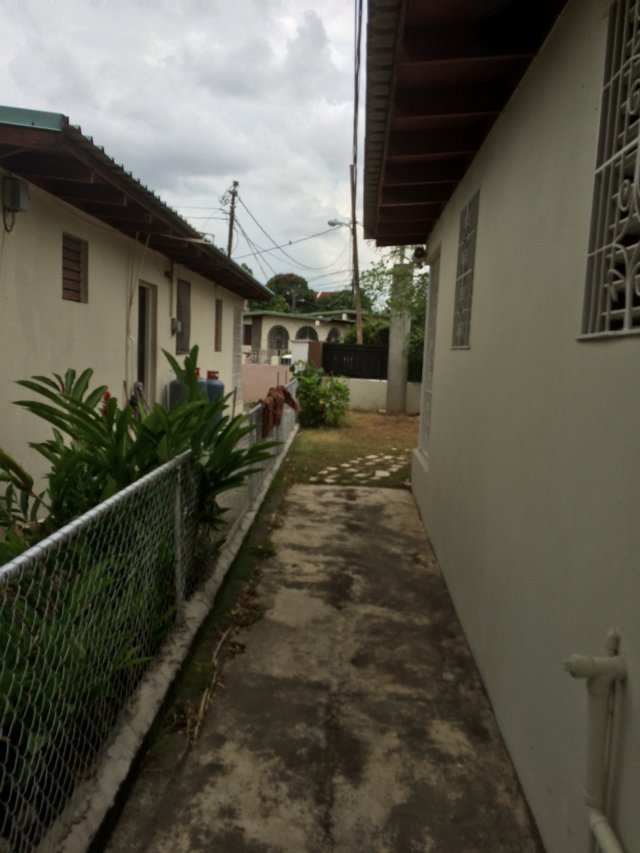 House For Rent in BARBICAN SOVEREIGN SHOPPING CENTRE, Kingston / St