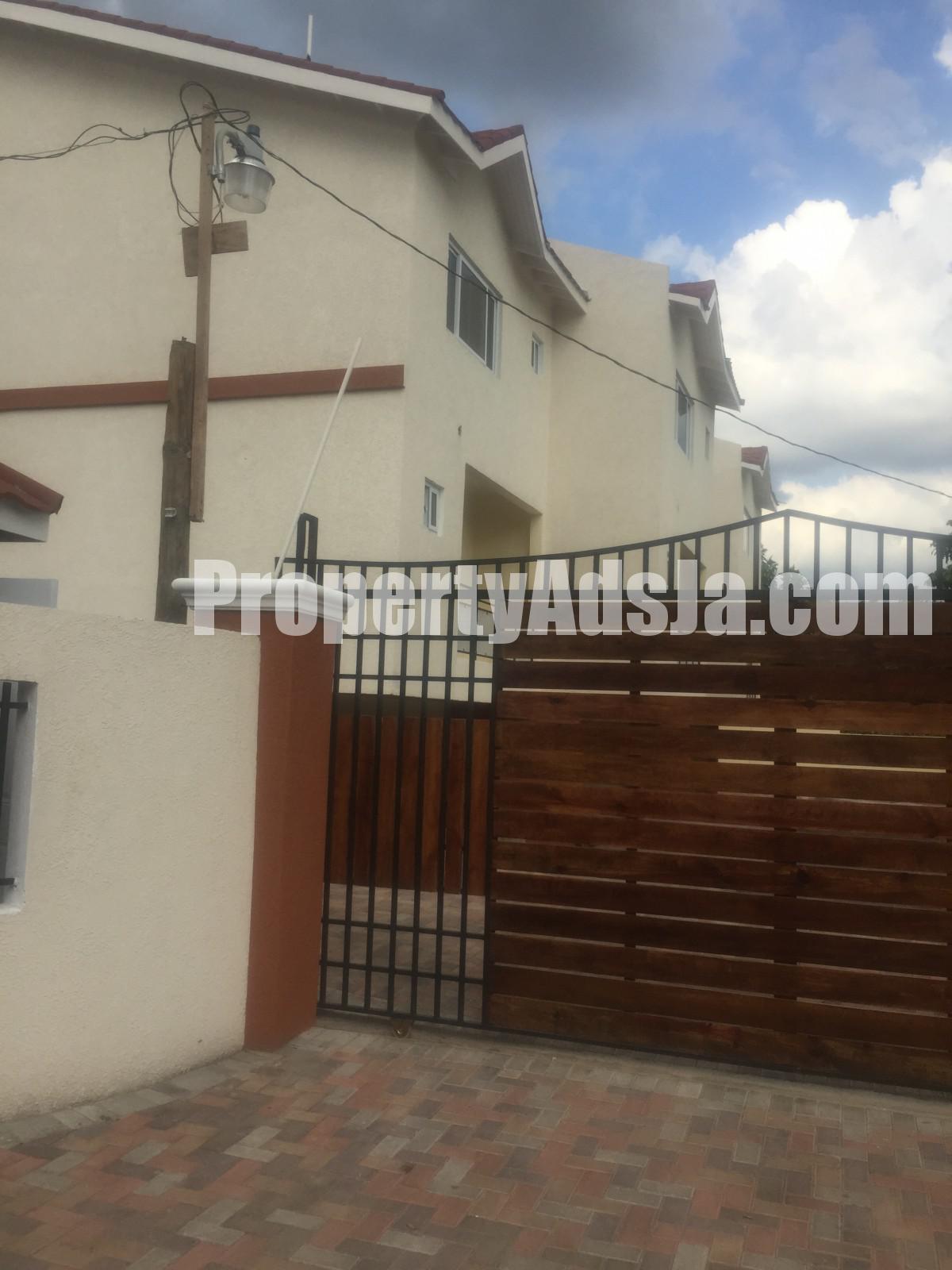 Townhouse For Sale in SHORTWOOD RD, Kingston / St. Andrew Jamaica