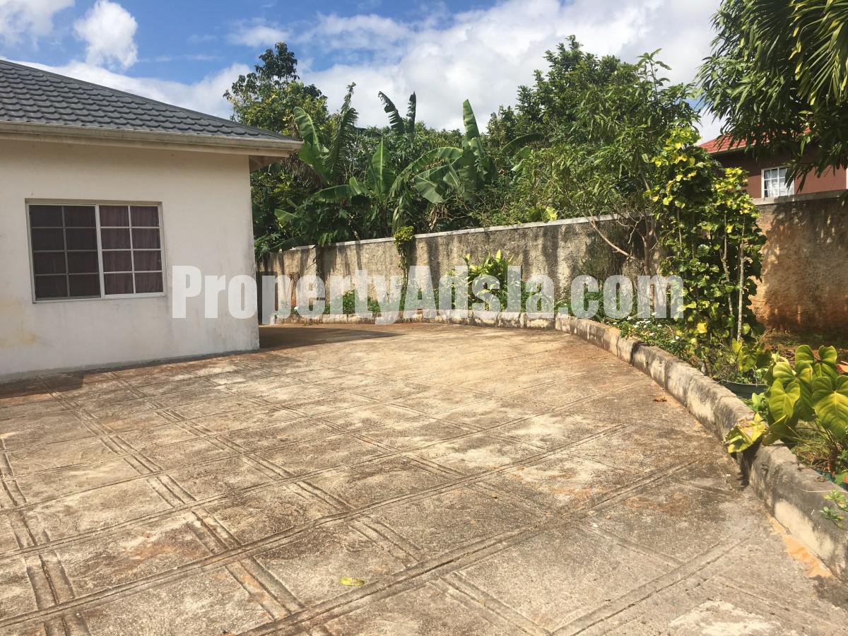 House For Sale in KnockPatrick, Manchester Jamaica