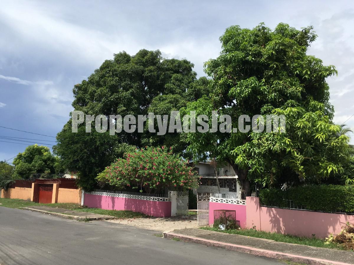 House For Sale in Fairview Avenue, Kingston / St. Andrew Jamaica