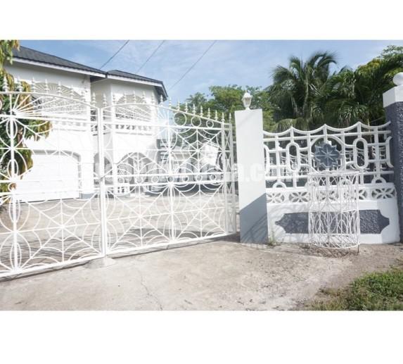 House For Rent in May Pen, Clarendon Jamaica