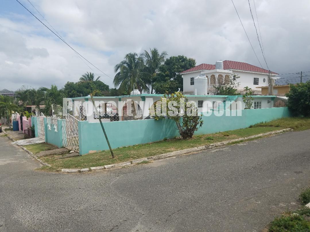 House For Sale in SPANISH TOWN, St. Catherine Jamaica