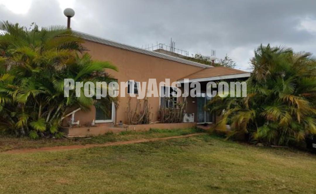 Commercial building For Sale in JUNCTION, St. Elizabeth Jamaica