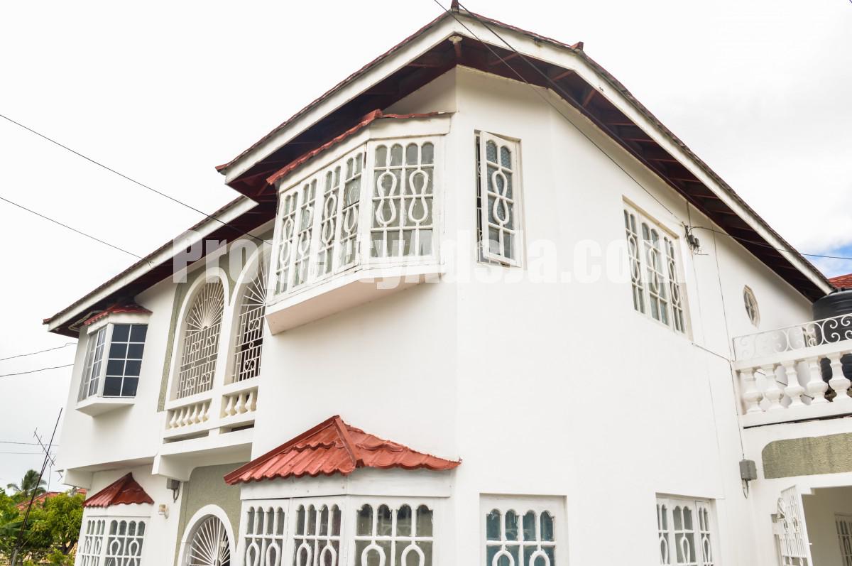 House For Sale in DENBIGH MAY PEN, Clarendon Jamaica