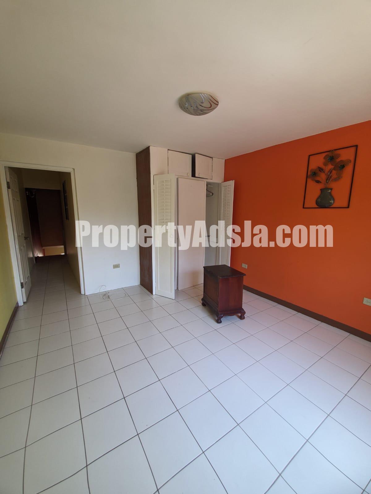 Townhouse For Rent in Patrick Gardens Patrick City, Kingston / St