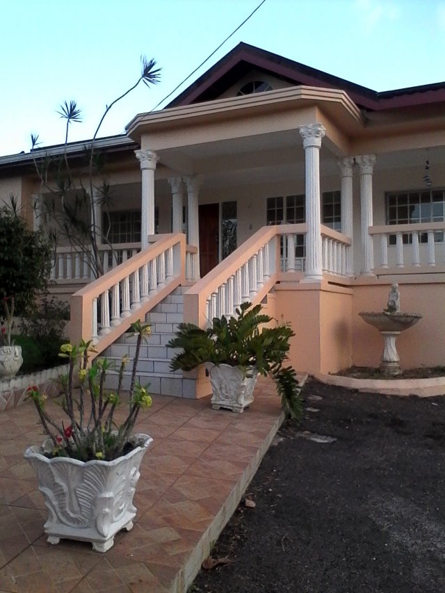 House For Sale in Mandeville, Manchester Jamaica House For Sale in Mandeville, Manchester Jamaica