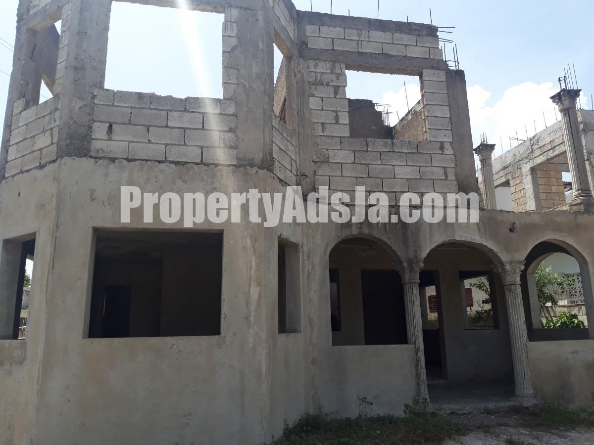 House For Sale in Portmore pines, St. Catherine Jamaica