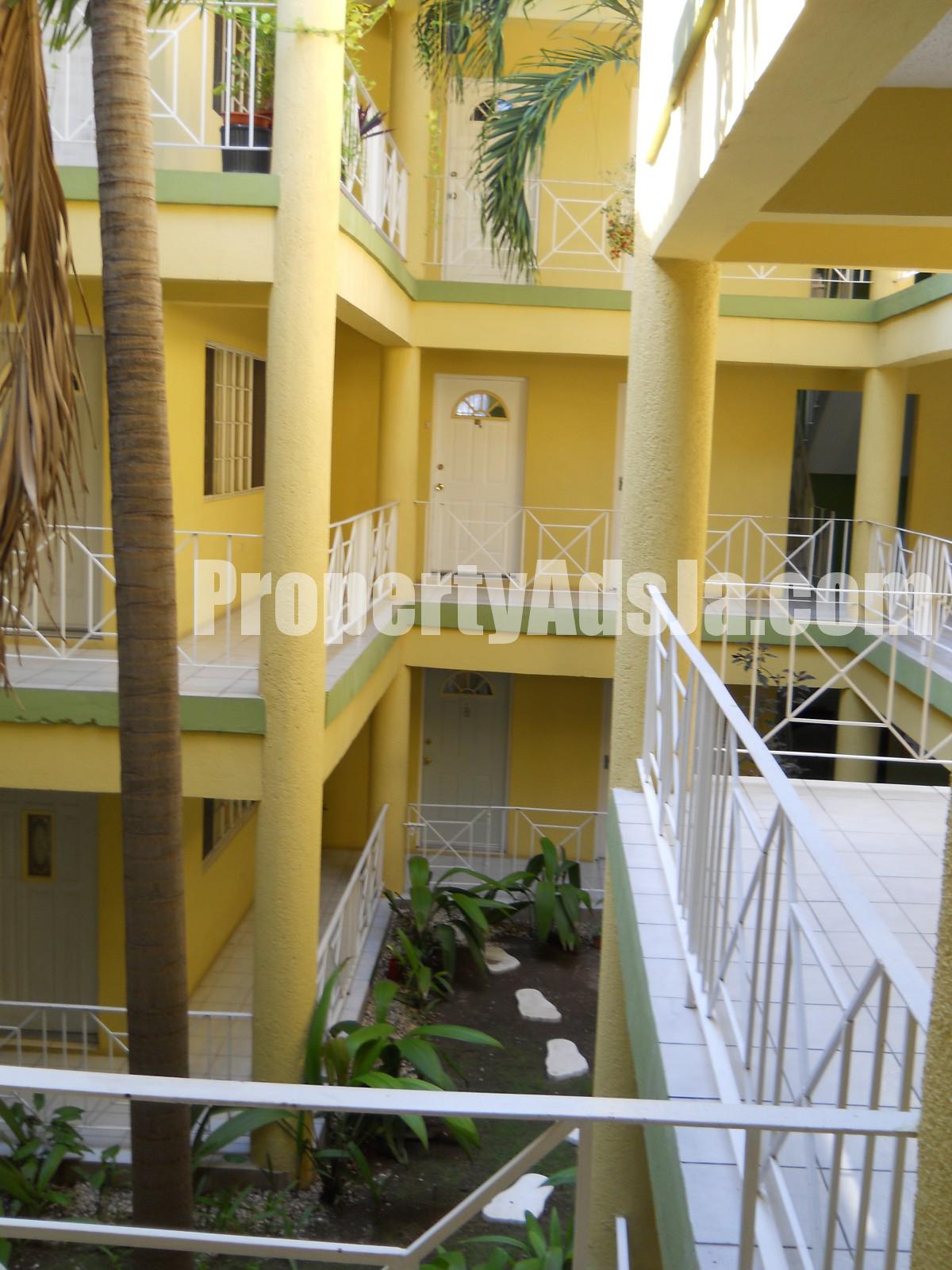 Apartment For Rent in Near Southdale Plaza, Kingston / St. Andrew